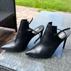 Steve Madden point black mules
